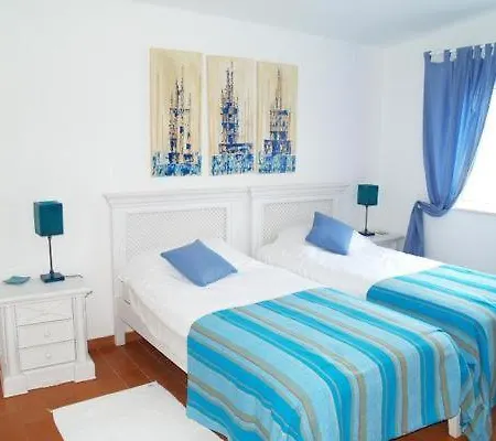 Sleeps 8 With Pool Air Con And Wifi فيلة *